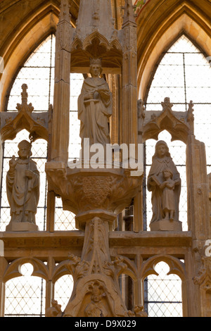 Lincoln - Figuren am südlichen Querschiff im Inneren der Kathedrale; Lincoln, Lincolnshire, UK, Europa Stockfoto