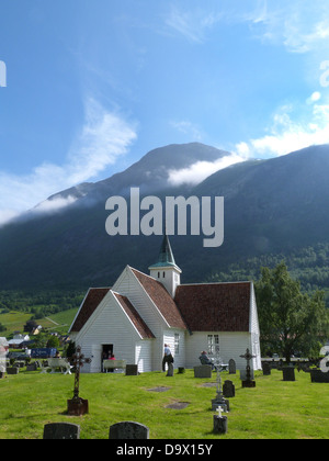 Die alte Kirche in Olden, Norwegen. Stockfoto