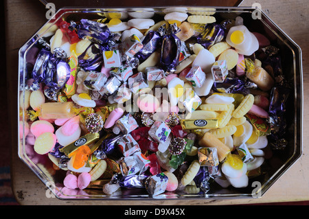 Eine Bleche voller wählen und mischen Sie Süßigkeiten, Wales, UK. Stockfoto