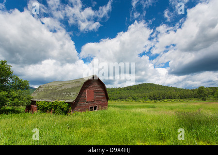 Alte Scheune in Keene Tal des Adirondack State Park im Bundesstaat New York Stockfoto