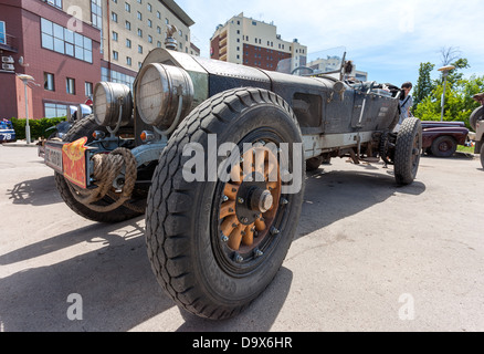 SAMARA, Russland - Juni 16: Rallye Peking-Paris-2013 Retro-Autos, 16. Juni 2013 in Samara, Russland. La France Tourer 1917 Jahr Stockfoto