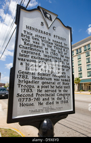 HENDERSON STREET ist diese Straße für Major General William Henderson benannt, in der dritten S.C.-Regiment über den Fall von Charleston im Jahr 1780 wurde. Er war gefangen, inhaftiert und später ausgetauscht. Im Jahr 1781 wurde er Kommandeur einer Brigade in der Schlacht von Eutaw Springs verwundet. Als General Sumter im Jahre 1782 zurücktrat, ernannte Henderson Brigadegeneral der staatlichen Truppen, eine Stelle bekleidete er bis 1783. Er diente in der zweiten Provincial Congress (1775-76) und in S.C.-Haus. Er starb im Jahre 1788. Errichtet von Richland County Bicentennial Kommission gesponsert von First National Bank, 1978 Stockfoto