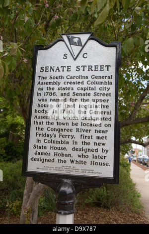 Senat STREET The South Carolina General Assembly erstellt Columbia als Hauptstadt des Staates im Jahre 1786 und Senat wurde für das Oberhaus, gesetzgebenden Körperschaft benannt. Im Jahre 1790 lernte die Generalversammlung, die bestimmt, dass die Stadt auf dem Congaree River in der Nähe von Freitag der Fähre befinden, in Columbia im neuen Zustand-Haus, entworfen von James Hoban, der später das Weiße Haus entworfen. Errichtet von Richland County Bicentennial Kommission gesponsert von Standard und Bausparkasse, 1978 Stockfoto