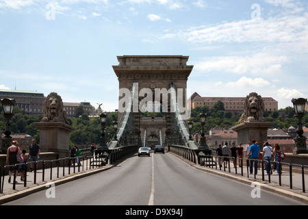 Széchenyi Kettenbrücke - Széchenyi Lánchíd - Hängebrücke über die Donau zwischen Buda und Pest, Ungarn Stockfoto