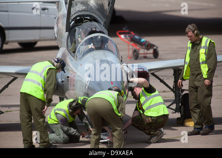 Ein Ex-Warschau Pakt kalten Krieges Iskra Jet Trainer am Flugplatz Bruntingthorpe während einer Anzeige Stockfoto