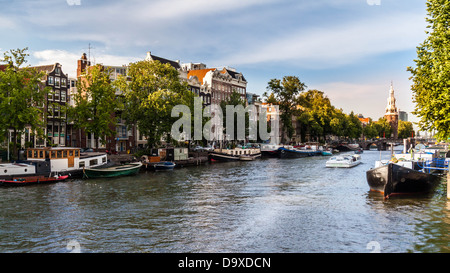 Blick auf die Stadt über die Oudeschans Kanal in Amsterdam Stockfoto