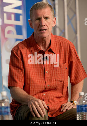 Aspen, Colorado, USA. 27. Juni 2013. Ehemaliger US Army General STANLEY A. MCCHRYSTAL beteiligt sich an den "Aspen Ideas Festival". Bildnachweis: Brian Cahn/ZUMAPRESS.com/Alamy Live-Nachrichten Stockfoto