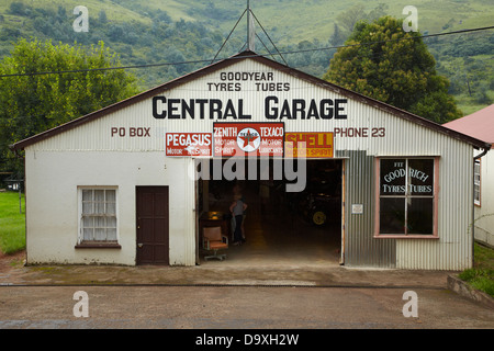 Central Garage im historischen Dorf von Pilgrim es Rest, in der Nähe von Graskop, Provinz Mpumalanga, Südafrika Stockfoto