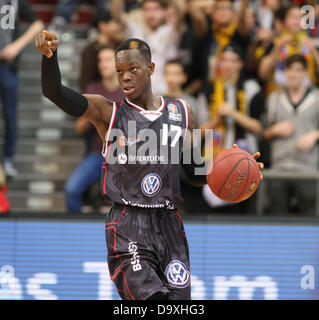 Foto zeigt deutsche Dennis Schröder in Aktion für seinen Verein Braunschweig. Schröder wird für den NBA-Klub Atlanta Hawks spielen nach ausgearbeitet im Sommer 2013. Stockfoto