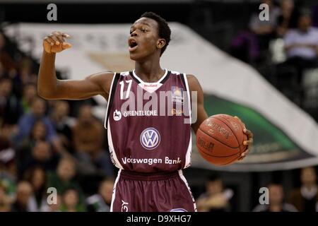 Foto zeigt deutsche Dennis Schröder in Aktion für seinen Verein Braunschweig. Schröder wird für den NBA-Klub Atlanta Hawks spielen nach ausgearbeitet im Sommer 2013. Stockfoto