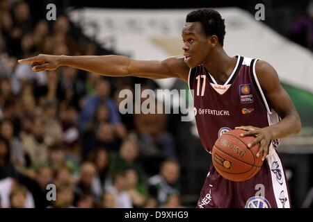 Foto zeigt deutsche Dennis Schröder in Aktion für seinen Verein Braunschweig. Schröder wird für den NBA-Klub Atlanta Hawks spielen nach ausgearbeitet im Sommer 2013. Stockfoto