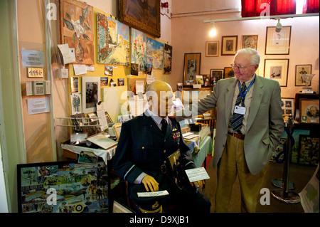 Churchill Memorabilia Sammlung in Bletchley Park, Bucks England bedroht. Besitzer der Sammlung Jack Darrah. Stockfoto