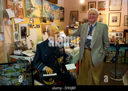 Churchill Memorabilia Sammlung in Bletchley Park, Bucks England bedroht. Besitzer der Sammlung Jack Darrah. Stockfoto