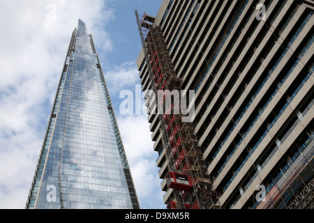 Shard Bauarbeiten Reflexion am Turm Flügel an Jungs und St. Thomas Hospital neben - London-UK Stockfoto