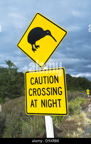 dh STRASSENSCHILD NEUSEELAND Kiwi Warnschild nach nz Straßenvorwarnung Schild Stockfoto