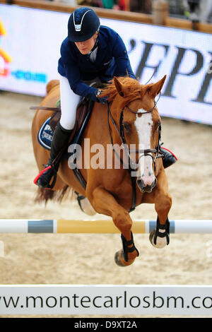 Monte-Carlo, Monaco. 28. Juni 2013. Laura Renwick [GBR] während der LONGINES Global Champions Tour-Veranstaltung von Monte-Carlo. Stockfoto