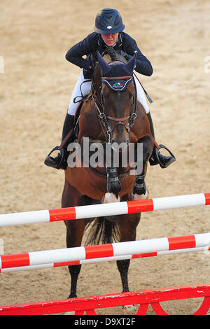 Monte-Carlo, Monaco. 28. Juni 2013. Lauren Hough der USA während der LONGINES Global Champions Tour-Veranstaltung von Monte-Carlo. Stockfoto