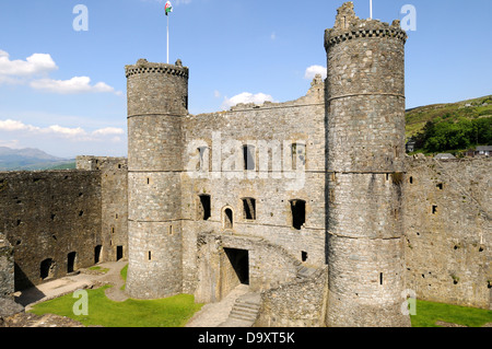 Das Torhaus am mittelalterlichen Schloss Harlech Gwynedd Wales Cymru uK GB Stockfoto