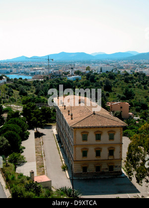 Skyline von Ibiza-Stadt, die von Mauern von Eivissa Altstadt - Ibiza-Stadt, Balearen, Spanien, Dalt Vila Renaissancemauern gesehen Stockfoto