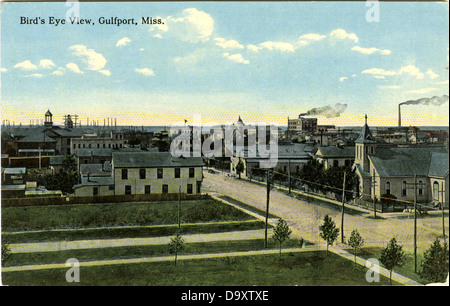 Dieser Blick aus der Vogelperspektive auf Gulfport, Mississippi, bietet einen Schnappschuss der Landschaft der Stadt und zeigt die Straßen, Gebäude und die Umgebung von einem hohen Aussichtspunkt aus. Stockfoto