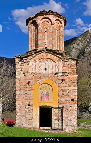 Alte Kirche aus dem XVI. Jahrhundert - St. Nikola Sisevski am Canyon Matka, Skopje, Mazedonien Stockfoto