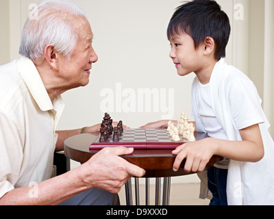 Opa und Enkel Stockfoto