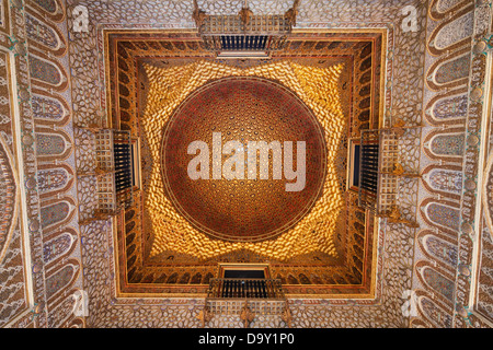 Halle der Botschafter vergoldete Decke in der königlichen Alcazar von Sevilla, Andalusien, Spanien. Stockfoto