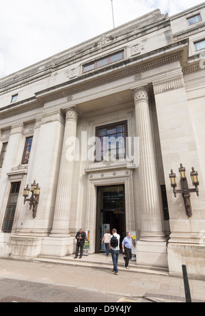 Der Eingang zum Freemasons Hall auf Great Queen Street Covent Garden, Heimat von der Vereinigten Großloge von England. Stockfoto