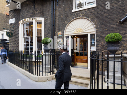 London-Outlet von Schneider und Gewand Entscheidungsträger Ede & Ravenscroft auf Burlington Gardens, Piccadilly, London Stockfoto