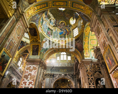 Innenraum der Basilika della Santissima Annunziata del Vastato in Genua, Italien Stockfoto