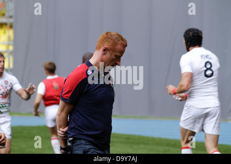 Moskau, Russland. 28. Juni 2013. England-Trainer Ben Ryan als Aufwärmen vor dem Spiel England gegen Portugal für die Rugby World Cup 7er im Luzniki-Stadion in Moskau, Russland. Bildnachweis: Elsie Kibue / Alamy Live News Stockfoto