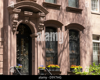 Brownstones an der East 35th Street im Stadtteil Murray Hill, New York Stockfoto