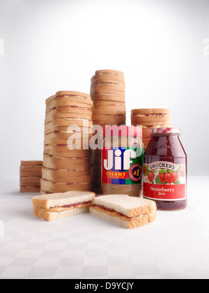 Jif und Smuckers Erdnussbutter und Gelee Sandwiches Stockfoto