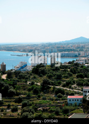 Skyline von Ibiza-Stadt, die von Mauern von Eivissa Altstadt - Ibiza-Stadt, Balearen, Spanien, Dalt Vila Renaissancemauern gesehen Stockfoto