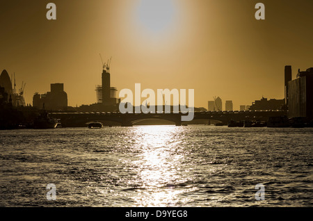 Frühen Morgen Blick auf die City of London Stockfoto