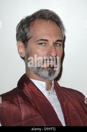 New York, NY. 28. Juni 2013. Marc Geller-Foto-Shooting für dritte Geschlecht Foto fordern der New York International Fringe Festival, Studios353, New York, NY 28. Juni 2013. Bildnachweis: Derek Sturm/Everett Collection/Alamy Live-Nachrichten Stockfoto