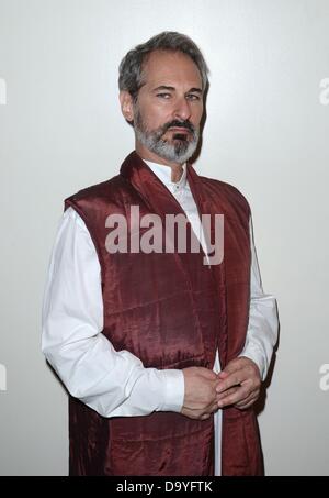 New York, NY. 28. Juni 2013. Marc Geller-Foto-Shooting für dritte Geschlecht Foto fordern der New York International Fringe Festival, Studios353, New York, NY 28. Juni 2013. Bildnachweis: Derek Sturm/Everett Collection/Alamy Live-Nachrichten Stockfoto