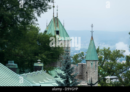 Dächer der historischen Verteidigung Bauten Befestigungen der Zitadelle, in der alten Stadt von Quebec durch ein nebliger Tag, Kanada Stockfoto