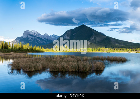 Sulphur Mountain und Mount Rundle, Vermilion Seen, Banff Nationalpark, Alberta, Kanada Stockfoto