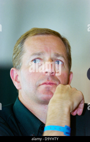 Martin Brundle, TV-Kommentator und ehemalige Formel-1-Rennfahrer, während einer Pressekonferenz in Le Mans im Jahr 2001 Stockfoto