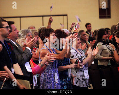 Texas, USA. 27. Juni 2013. Nationalen Recht auf Leben, statt ihre 43. Nationalkonvent in Dallas Delegierten stehen und applaudieren, US-Senator Ted Cruz Annahme abschaffen will und der Internal Revenue Service. Bildnachweis: J. G. Domke/Alamy Live-Nachrichten Stockfoto