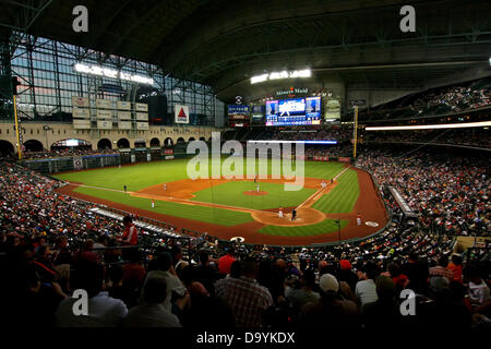 Houston, Texas, USA. 28. Juni 2013. Eine Gesamtansicht der Minute Maid Park während der MLB Baseball-Spiel zwischen den Houston Astros und die Los Angeles Angels in Houston, Texas. Bildnachweis: Cal Sport Media/Alamy Live-Nachrichten Stockfoto