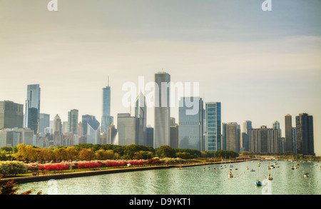 Downtown Chicago, IL an einem bewölkten Tag, gesehen vom Lake Michigan Stockfoto