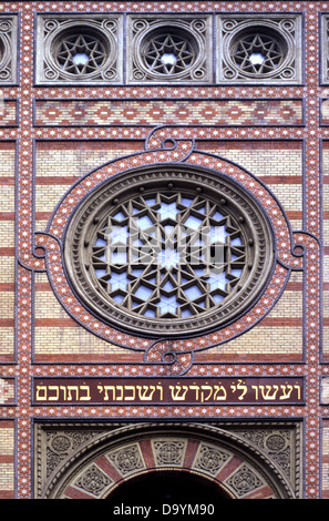 Maurische Architektur der jüdischen Dohany Straße Synagoge auch Tabakgasse Synagoge in Erzsebetvaros, dem 7. Bezirk von Budapest Ungarn genannt Stockfoto