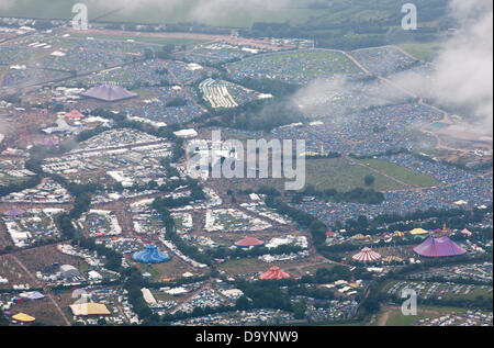 Glastonbury, Somerset, UK. 28. Juni 2013. Glastonbury 2013 Luftaufnahme des Standortes Credit: Dom Mowbray/Alamy Live News Stockfoto