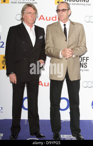 London, UK. 28. Juni 2013. Status Quo Rick Parfitt und Francis Rossi bei der Nordoff Robbins Silver Clef Awards des Hilton Park Lane, London - 28. Juni 2013 Credit: KEITH MAYHEW/Alamy Live-Nachrichten Stockfoto