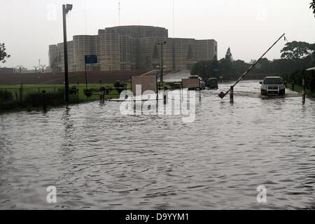 Dhaka, Bangladesch. 29. Juni 2013. Das Wasser-protokollieren vor jatiyo shangsad bhaban (nationales Parlament) in Bangladesch. Stockfoto