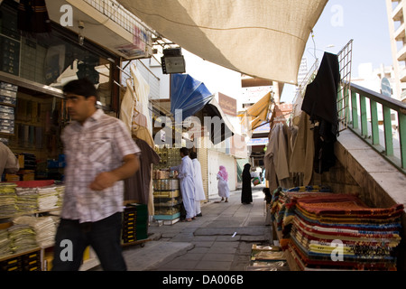 Display, Souk al-Alawi in alte Dschidda (Al-Balad), Jeddah, Saudi Arabien zu speichern. Stockfoto