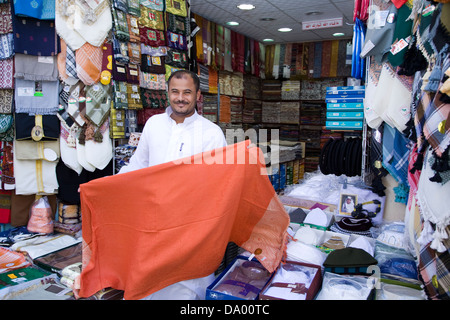 Display, Souk al-Alawi in alte Dschidda (Al-Balad), Jeddah, Saudi Arabien zu speichern. Stockfoto