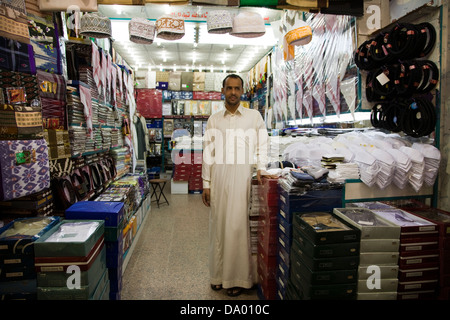 Display, Souk al-Alawi in alte Dschidda (Al-Balad), Jeddah, Saudi Arabien zu speichern. Stockfoto